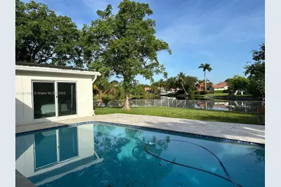 10563 NW 4th St, Plantation, FL 33324 - Photo 7