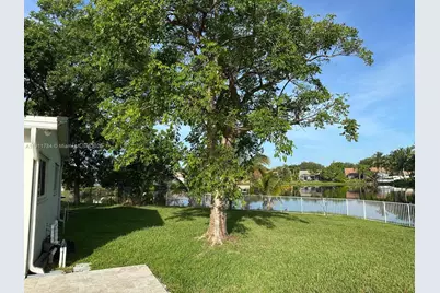 10563 NW 4th St, Plantation, FL 33324 - Photo 9