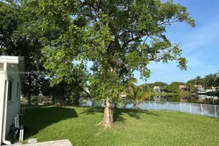 10563 NW 4th St, Plantation, FL 33324 - Photo 9