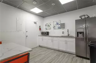 5001 Collins Ave, Miami Beach, FL 33140 - Photo 37