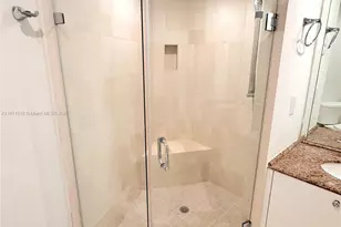 300 South Pointe Dr, Miami Beach, FL 33139 - Photo 13