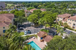 160 Jacaranda Country Club Dr, Plantation, FL 33324 - Photo 23
