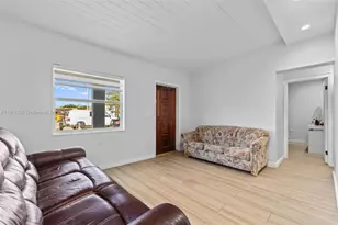 580 E 44th St, Hialeah, FL 33013 - Photo 5