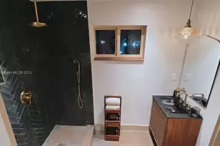 481 NE 29th St, Miami, FL 33137 - Photo 17