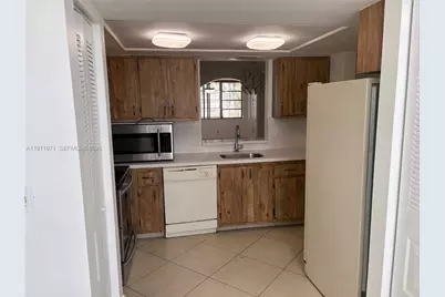 1040 NW 80th Ave #205, Margate, FL 33063 - Photo 5