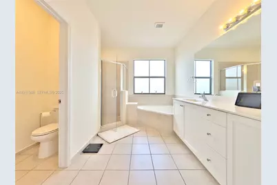 10583 W 35th Way #10583, Hialeah, FL 33018 - Photo 43