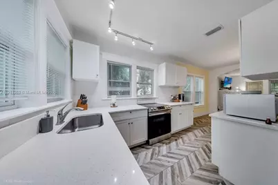 46 NE 43rd St #0, Miami, FL 33137 - Photo 9