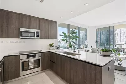 88 SW 7th St #1111, Miami, FL 33130 - Photo 5