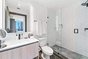 398 NE 5th St, Miami, FL 33132 - Photo 15