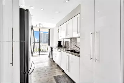 3000 Island Blvd #903, Aventura, FL 33160 - Photo 1