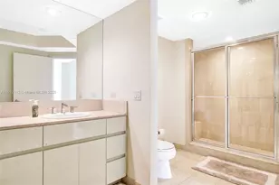 3000 Island Blvd, Aventura, FL 33160 - Photo 13