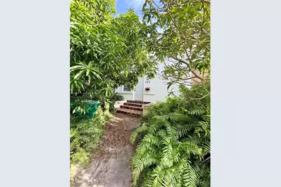 445 SW 24th Rd, Miami, FL 33129 - Photo 3
