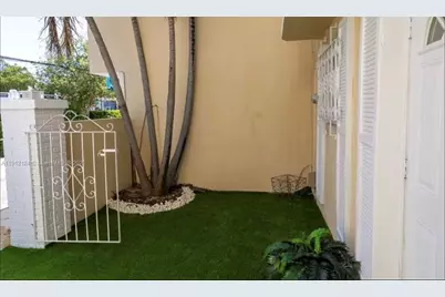 1949 NE 123rd St #0, North Miami, FL 33181 - Photo 3