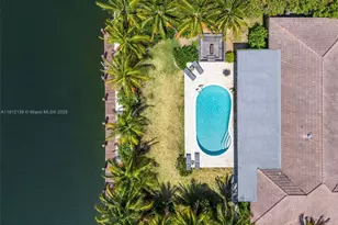 419 Alamanda Dr, Hallandale Beach, FL 33009 - Photo 5