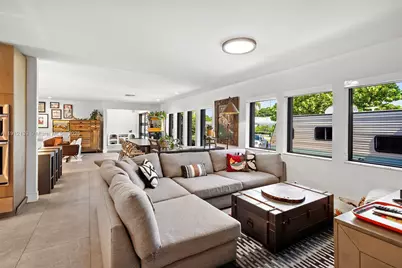 419 Alamanda Dr, Hallandale Beach, FL 33009 - Photo 15