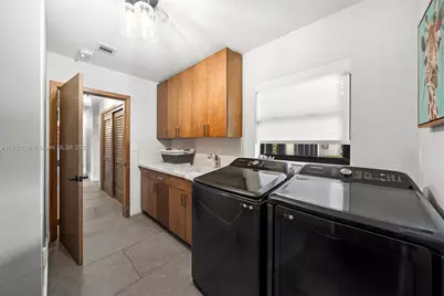 419 Alamanda Dr, Hallandale Beach, FL 33009 - Photo 27