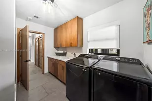 419 Alamanda Dr, Hallandale Beach, FL 33009 - Photo 27