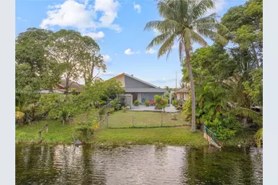 1221 SW 75th Ave, North Lauderdale, FL 33068 - Photo 3