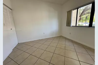 2445 SW 18th Ter #114, Fort Lauderdale, FL 33315 - Photo 9