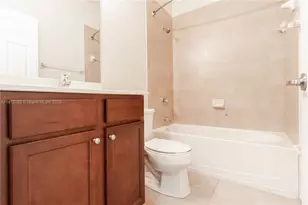 9045 W 33rd Ave, Hialeah, FL 33018 - Photo 21