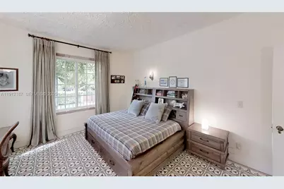 327 Menores Ave, Miami, FL 33134 - Photo 23