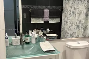 5700 Collins Ave, Miami Beach, FL 33140 - Photo 17