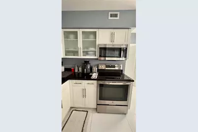 5700 Collins Ave #11B, Miami Beach, FL 33140 - Photo 11