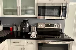 5700 Collins Ave, Miami Beach, FL 33140 - Photo 11