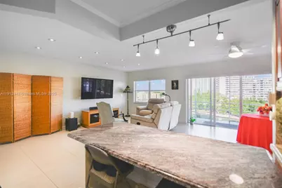 400 Diplomat Pkwy #704, Hallandale Beach, FL 33009 - Photo 9
