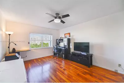 400 Diplomat Pkwy #704, Hallandale Beach, FL 33009 - Photo 17