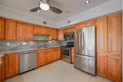 400 Diplomat Pkwy #704, Hallandale Beach, FL 33009 - Photo 13