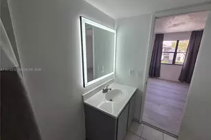 9433 Fontainebleau Blvd, Miami, FL 33172 - Photo 21