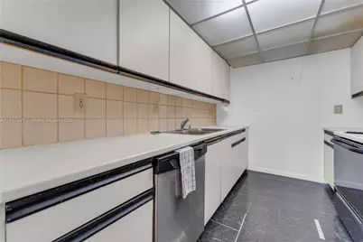 2457 Collins Ave #201, Miami Beach, FL 33140 - Photo 3