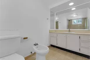 2457 Collins Ave, Miami Beach, FL 33140 - Photo 17