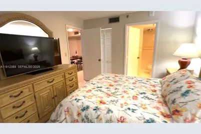 1621 Collins Ave #406, Miami Beach, FL 33139 - Photo 11