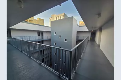 546 SW 1st St #612, Miami, FL 33130 - Photo 17