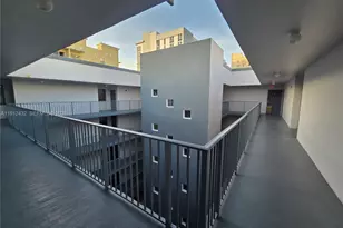 546 SW 1st St, Miami, FL 33130 - Photo 17