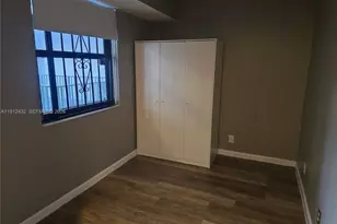 546 SW 1st St, Miami, FL 33130 - Photo 11