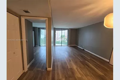 546 SW 1st St #612, Miami, FL 33130 - Photo 7