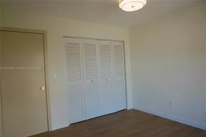 809 SW 10th St, Hallandale Beach, FL 33009 - Photo 21