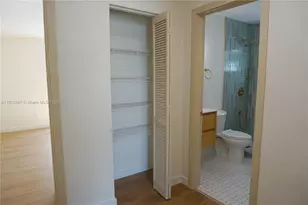 809 SW 10th St, Hallandale Beach, FL 33009 - Photo 17