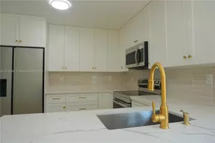 809 SW 10th St, Hallandale Beach, FL 33009 - Photo 11