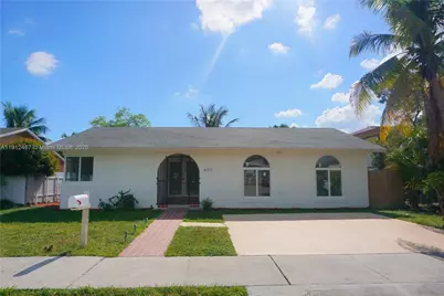 809 SW 10th St, Hallandale Beach, FL 33009 - Photo 1