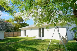 809 SW 10th St, Hallandale Beach, FL 33009 - Photo 5