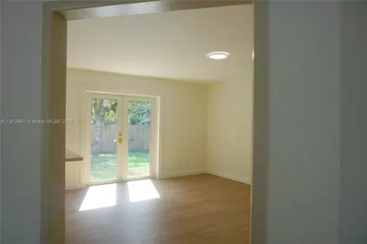 809 SW 10th St, Hallandale Beach, FL 33009 - Photo 13