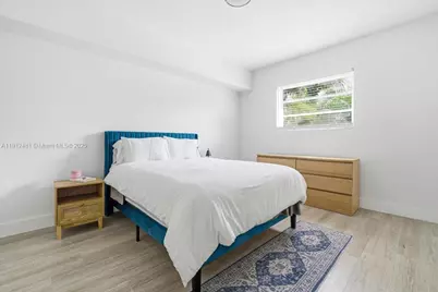 10845 Peachtree Dr, Miami, FL 33161 - Photo 15