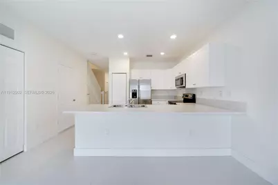 10630 W 33rd Way, Hialeah, FL 33018 - Photo 29