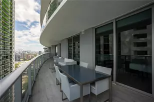 488 NE 18th St, Miami, FL 33132 - Photo 3