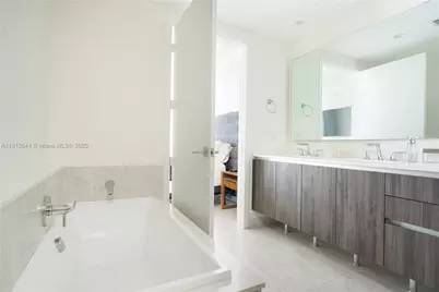 488 NE 18th St #2210, Miami, FL 33132 - Photo 21