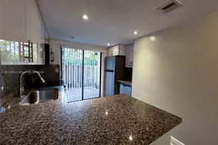 185 Wimbledon Lake Dr, Plantation, FL 33324 - Photo 7